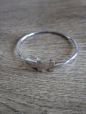 Authentic Tiffany & Co T Bracelet in 18K White Gold (Au750)